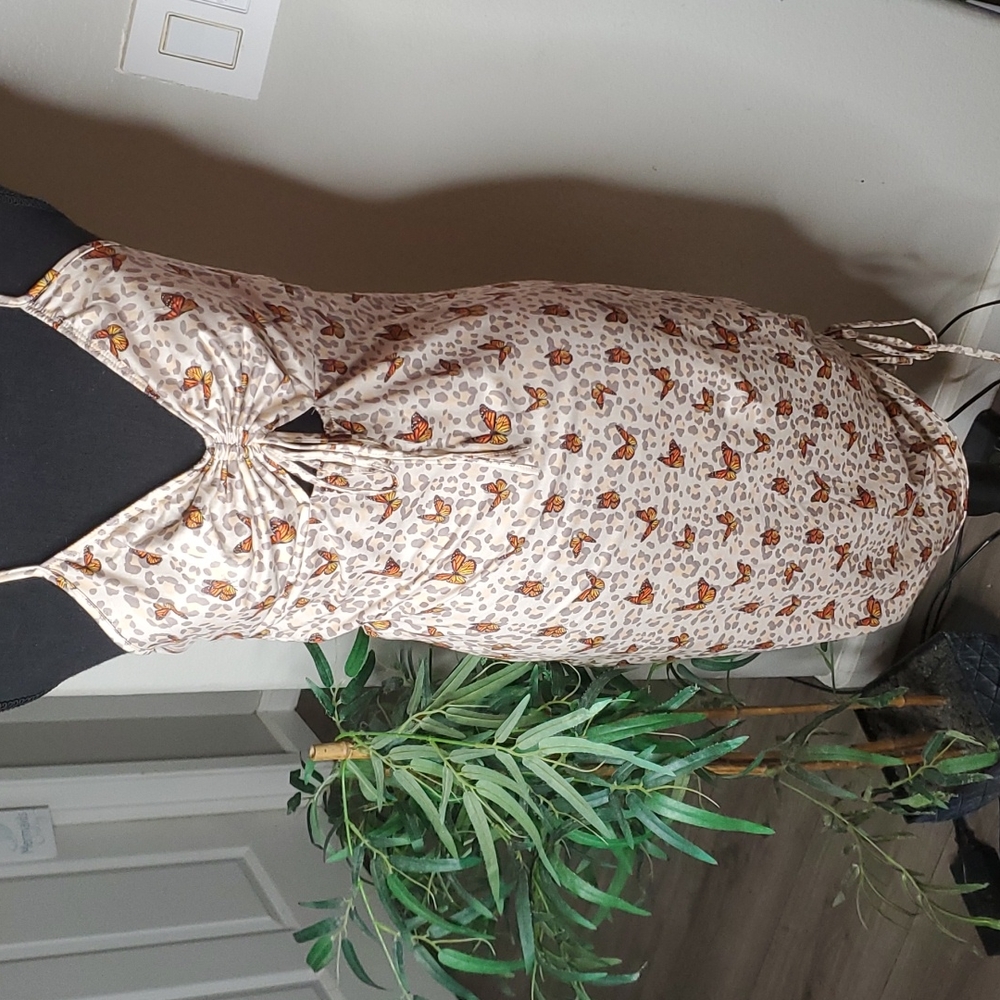 Butterfly print .. spaghetti strapped Keyhole bus line cinch side sundress